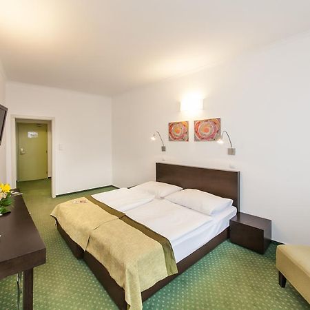 Hotel Vitkov Прага Екстериор снимка