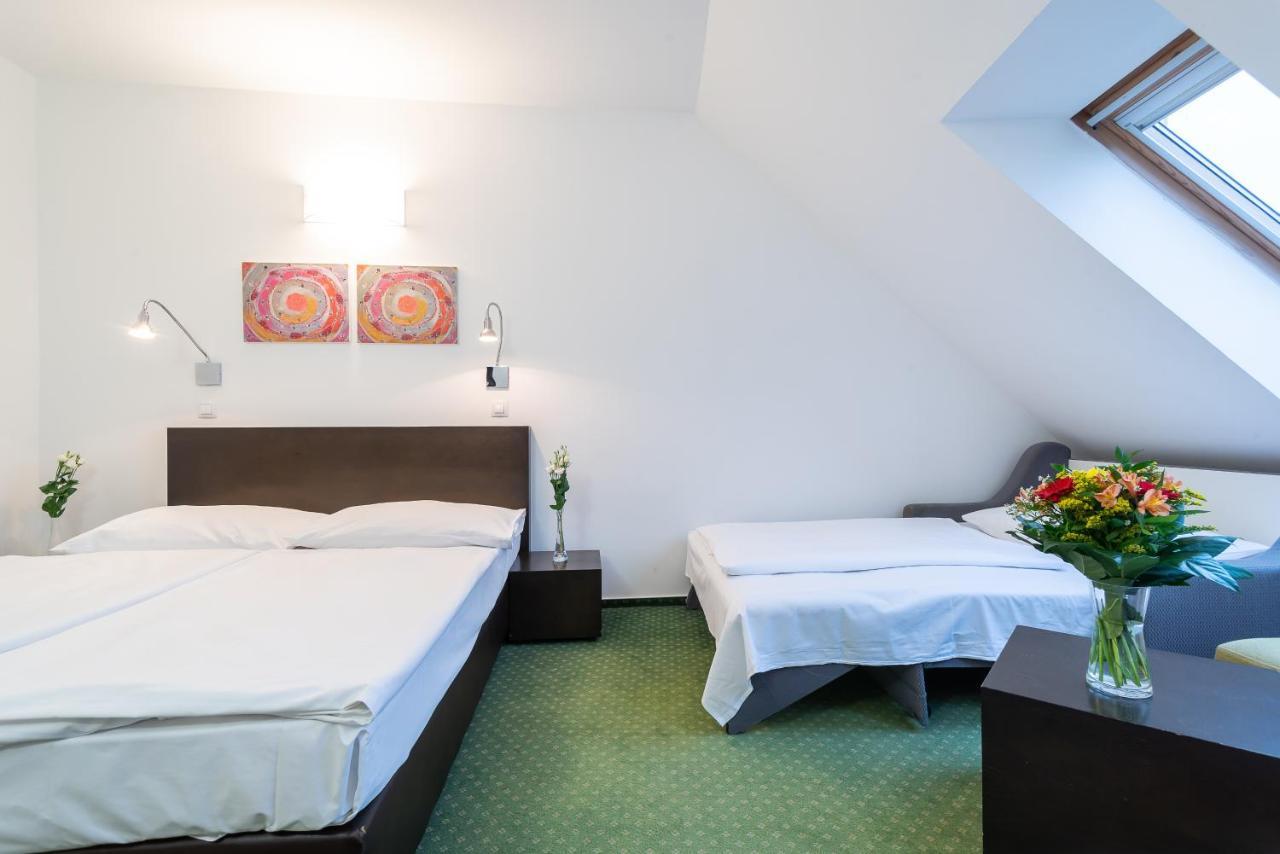 Hotel Vitkov Прага Екстериор снимка